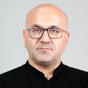 دکتر تورنگ چماچم مربی بخش هنر و معماری موسسه آموزش عالی هنر شیراز 