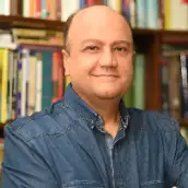 دکتر غلامرضا آذری دکترای تخصصی علوم ارتباطات اجتماعی؛  دکتر غلامرضا آذری (متولد ۱۲ خرداد ۱۳۵۰، شیراز، ایران) عضو هیئت علمی رشته علوم ارتباطات و مطالعات رسانه در دانشگاه آزاد اسلامی واحد تهران (دانشکده علوم اجتماعی، ارتباطات و رسانه/ FSSCM) واحد تهران مرکزی است. و استاد مدعو دانشگاه های تهران در رشته ارتباطات و دانشگاه های وابسته و سالها به عنوان مدرس و مترجم و محقق مراکز تحقیقاتی ارتباطات و رسانه درشهر تهران بوده است. آثار و علاقه او به تاریخ و فلسفه علوم ارتباطات، نظریه های ارتباطات (انسانی-جمعی)، مطالعات فیلم، روش های تحقیق در ارتباطات جمعی، ارتباطات بلاغی، تک نگاری متفکران ارتباطات، و زمینه های آن در نظریه  و عمل. او تاکنون بیش از 30 مقاله علمی و پژوهشی معتبر و ۴۸ کتاب علمی و و روشمند دانشگاهی را ترجمه و ویراستاری کرده است که گزارش نشست های تخصصی آن در مجلات و بین ناشران ایرانی و همایش های متعدد ارائه شده است. او مقالات زیادی در مجله های گوناگون و کتاب متن های درسی رسانه و ارتباطات منتشر کرده است و به عنوان مترجم فارسی در دانشنامه بین المللی ارتباطات (جلد ۱/ویرایش: ولفگانگ دانسباخ/وایلی بلک ول؛ چاپ اول: ۲۸، آوریل ۲۰۰۸ که انتشارات دانشگاه امام صادق علیه السلام آن را سال ۱۳۹۰ منتشر کرد) مشارکت داشته است. کتاب‌های ترجمه او در حوزه تاریخ، فلسفه و نظریه ارتباطات از آثار شاخص، شناخته شده  و برجسته حوزه و رشته ارتباطات در ایران محسوب می شوند. دکتر آذری در انجمن مطالعات فرهنگی و ارتباطات ایران دانشگاه تهران، شیراز و دانشگاه آزاد برای مخاطبان و متخصصان مطالعات ارتباطات و رسانه در زمینه فلسفه ارتباطات، تاریخچه ارتباطات، ارتباطات غیرکلامی، ارتباطات درون فردی، سخنرانی های متعددی کرده است. حوزه های میان رشته ای مورد علاقه او تاریخ، فلسفه و نظریه ارتباطات، ارتباطات بلاغی و میان فردی، نظریه های ارتباطات، روابط ارتباطی با رسانه ، مطالعات فیلم وارتباطات اجتماعی و انسانی هستند. او با رسانه های داخلی و ملی درباره کارهایش از جمله  روزنامه ها و مجله ها و گفتگوی زنده رادیویی مصاحبه های ارزشمندی انجام داده است. برای آشنایی اجمالی با برخی از کارهای او ر.ک به:  https://iaustb.academia.edu/GholamRezaAzariPhD